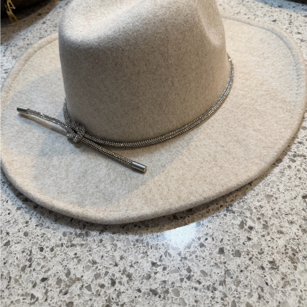 Chic Cream Hat with Silver Band